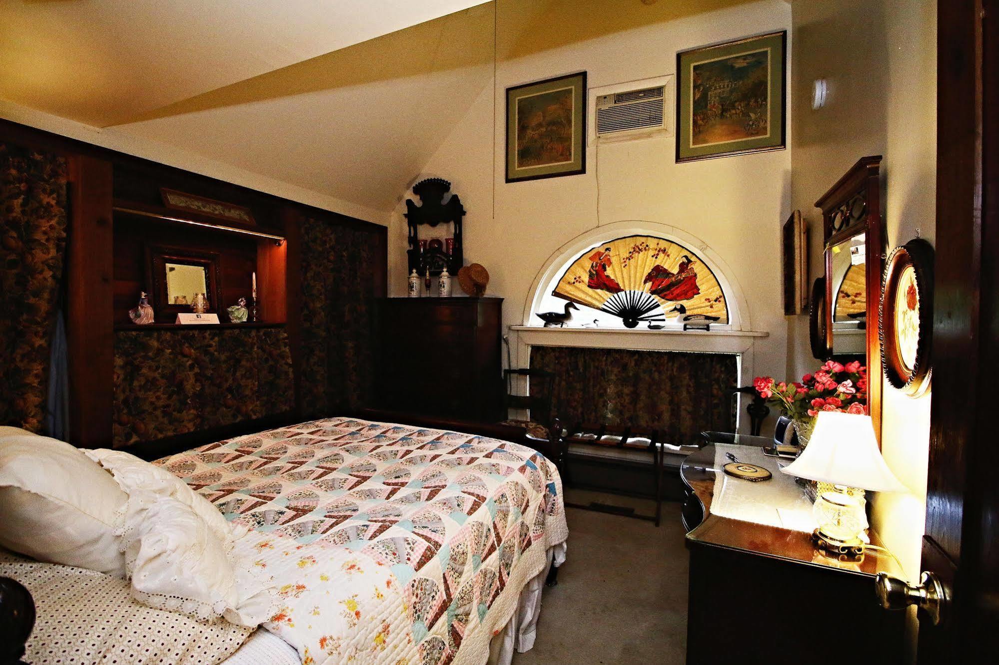 Ebenezer House Bed & Breakfast Burtonsville Екстер'єр фото